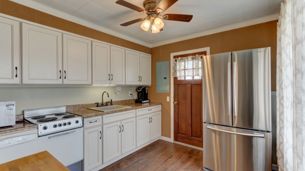 2 Glen Ln, Levittown, NY, 11756 Scene 3