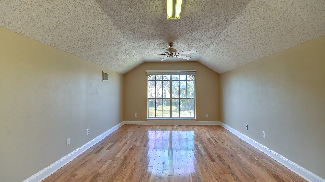 Guest Bedroom 3 Upstairs