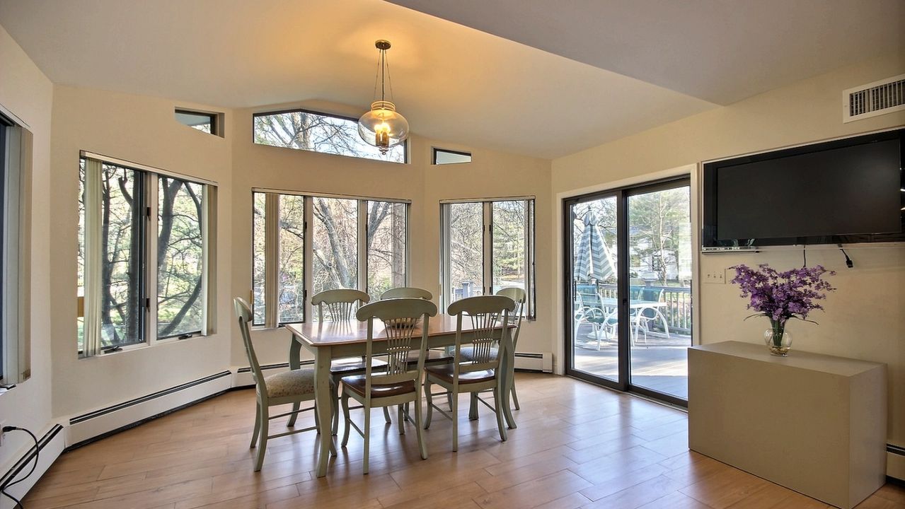 Sunny Breakfast Area