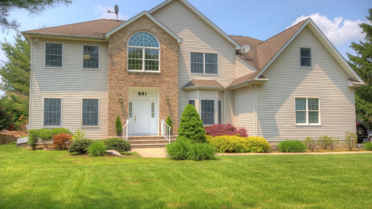 Beautiful Center Hall Colonial