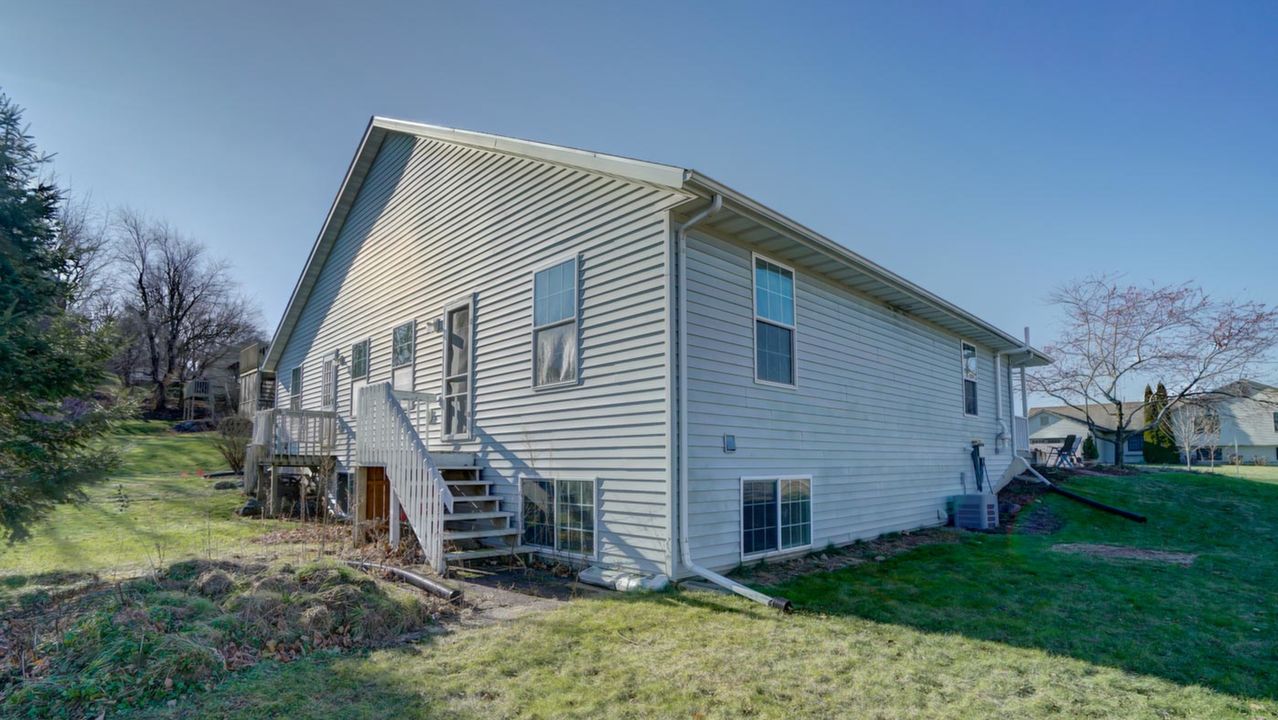 764 St James-32