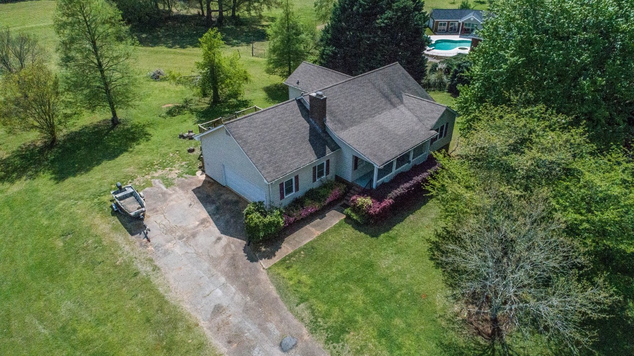 3061 Horseshoe Drive