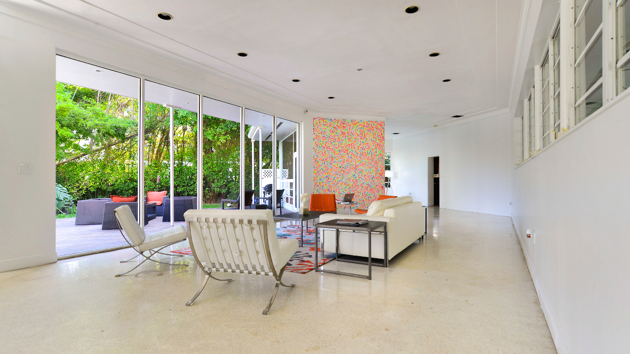 4333-Pine-Tree-Dr-04