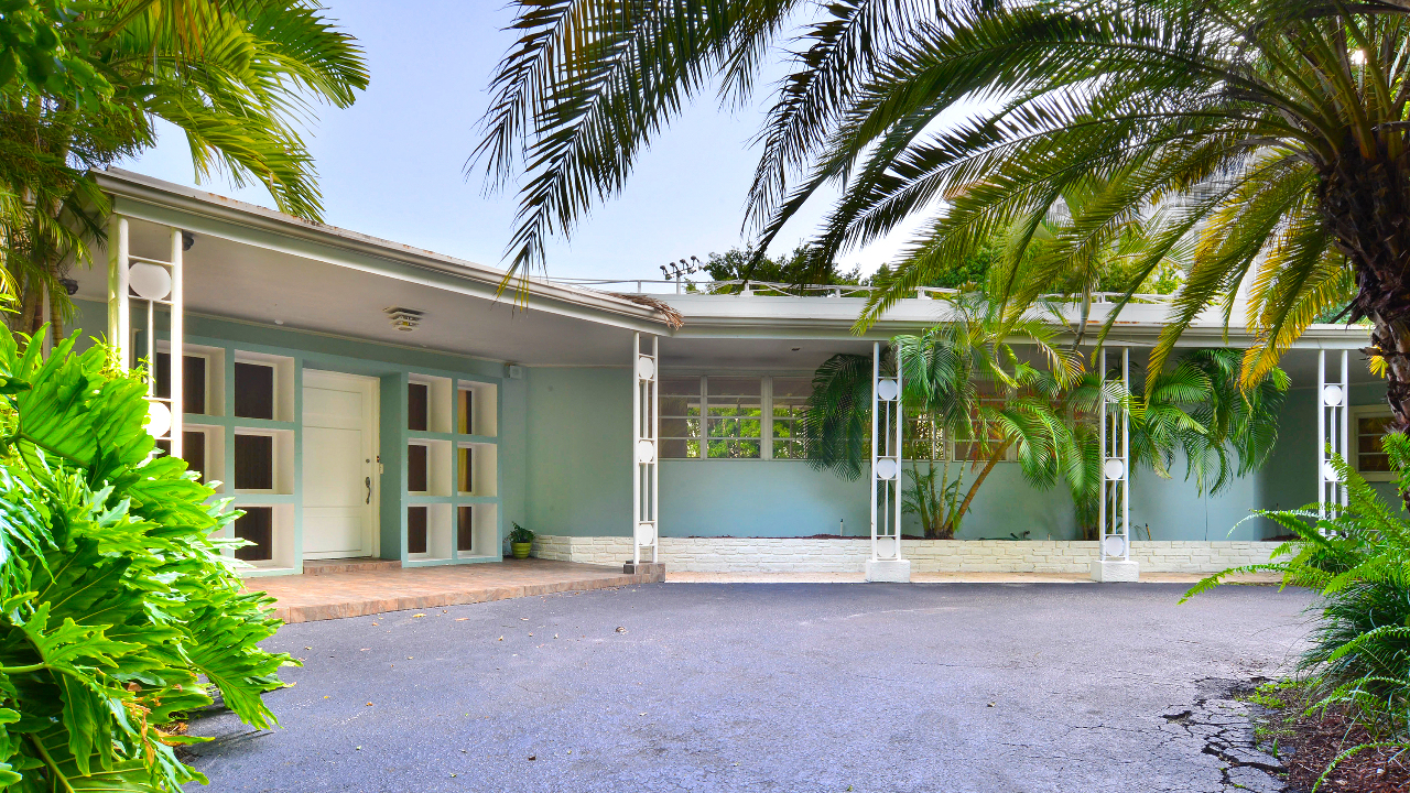 4333-Pine-Tree-Dr-01