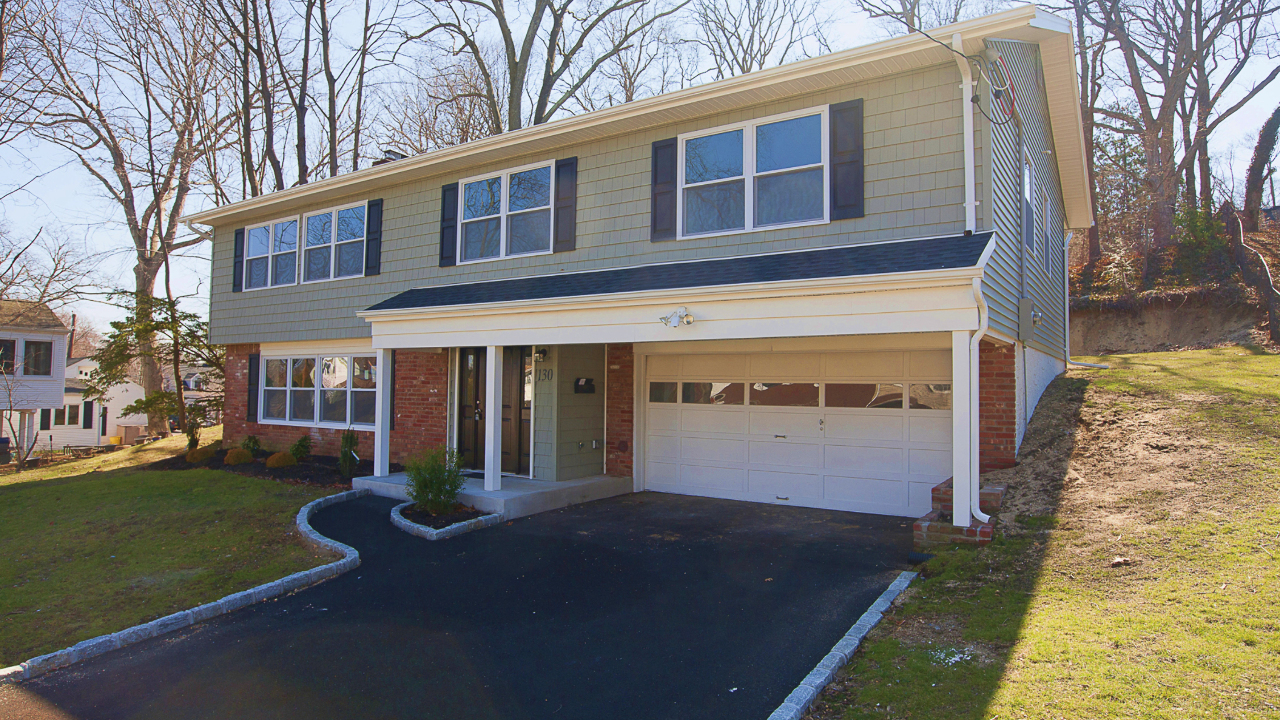 130 Hillside Rd, Farmingdale, NY, 11735 Scene 1