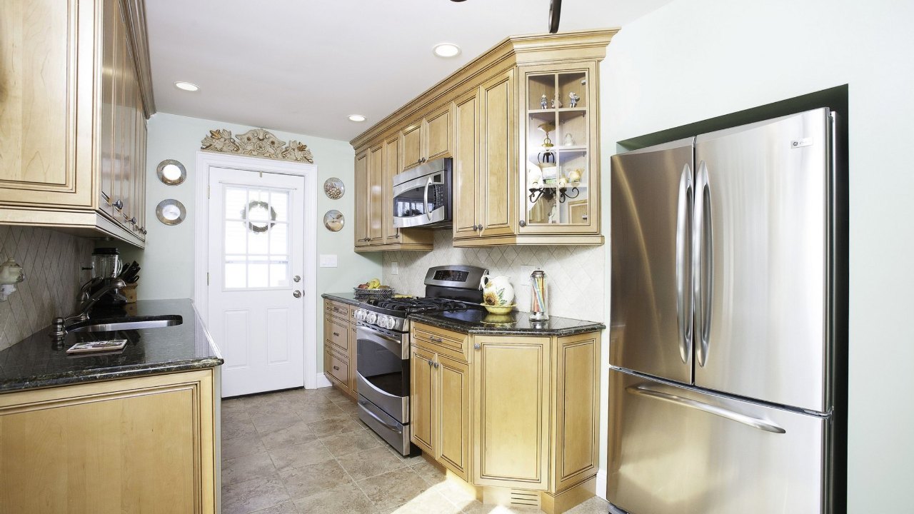 11 Lois Lane, Farmingdale, NY, 11735 Scene 3