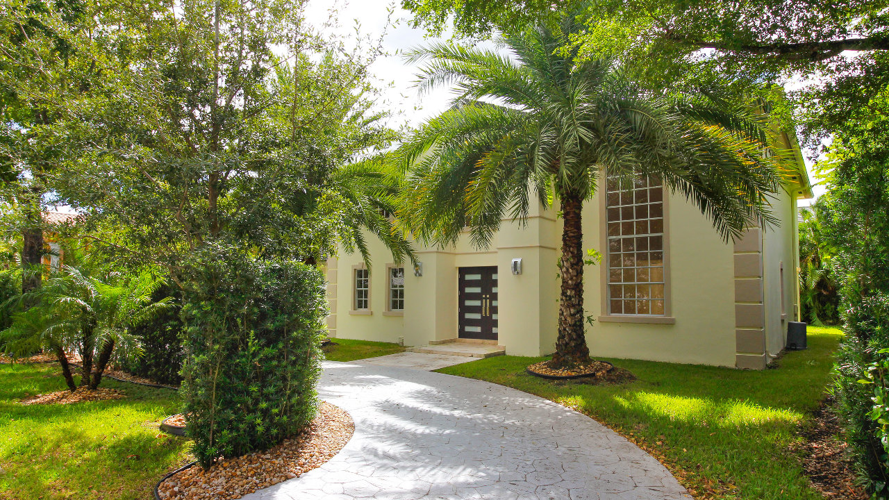 9467-NW-54th-Doral-Circle-Ln-01