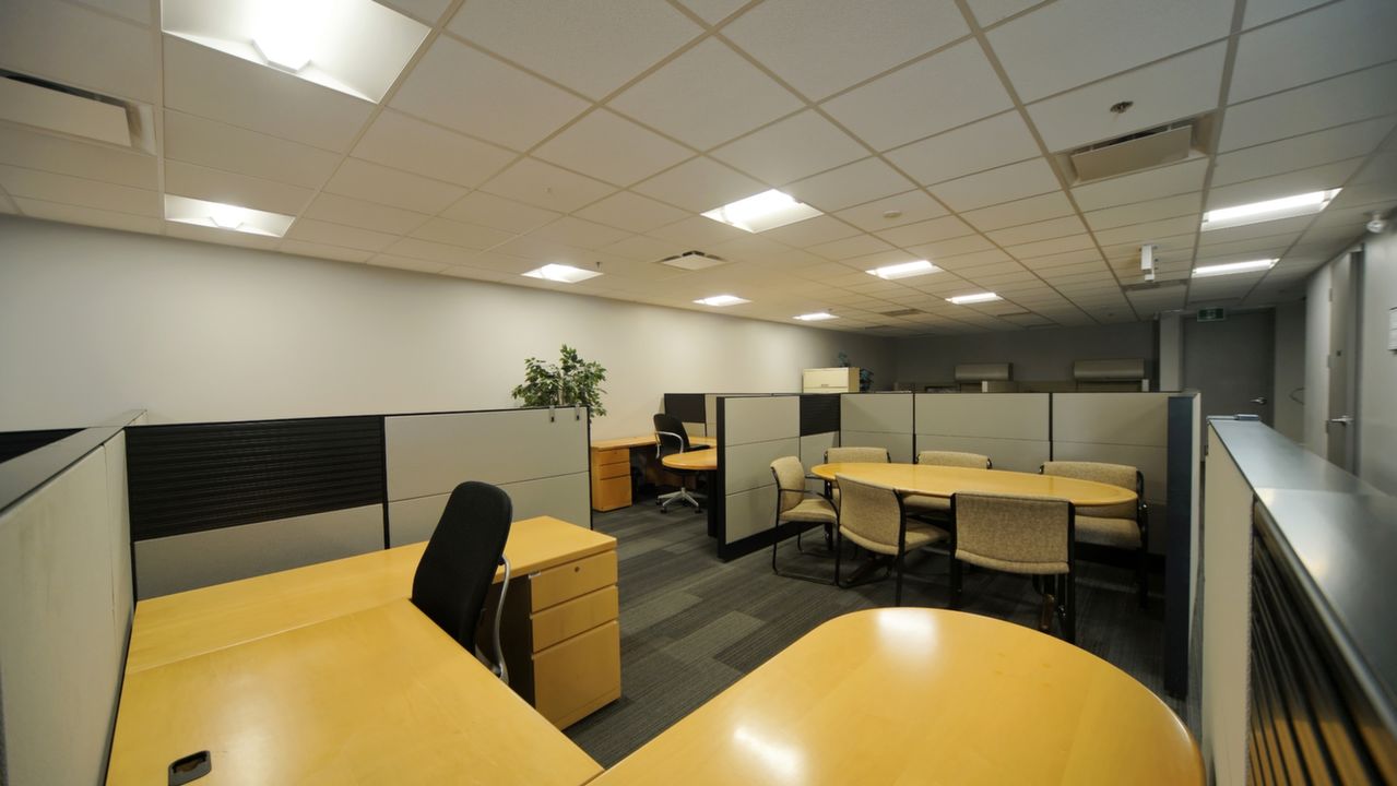 UPST. #8 - OFFICE SPACE