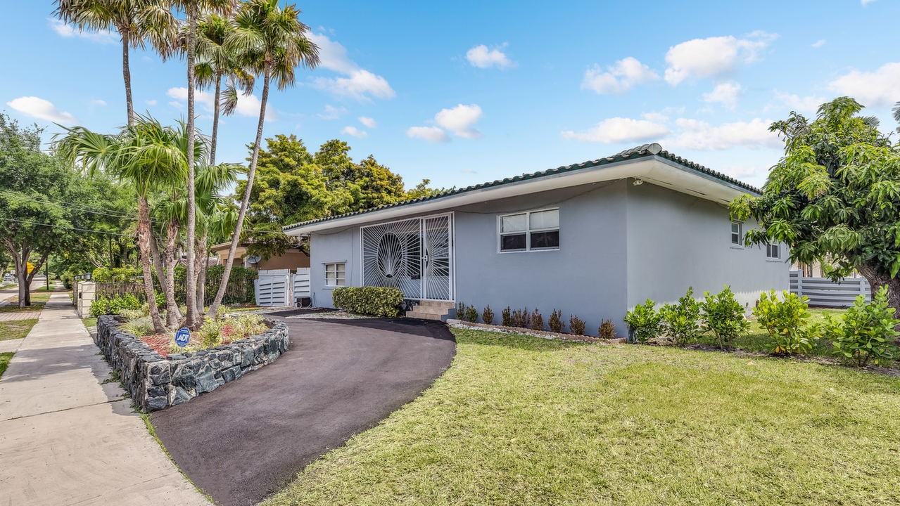 8901-NE-10th-Ave-01