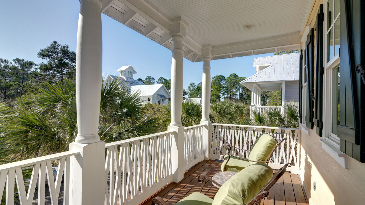 43_Master_Bedroom_Deck_01