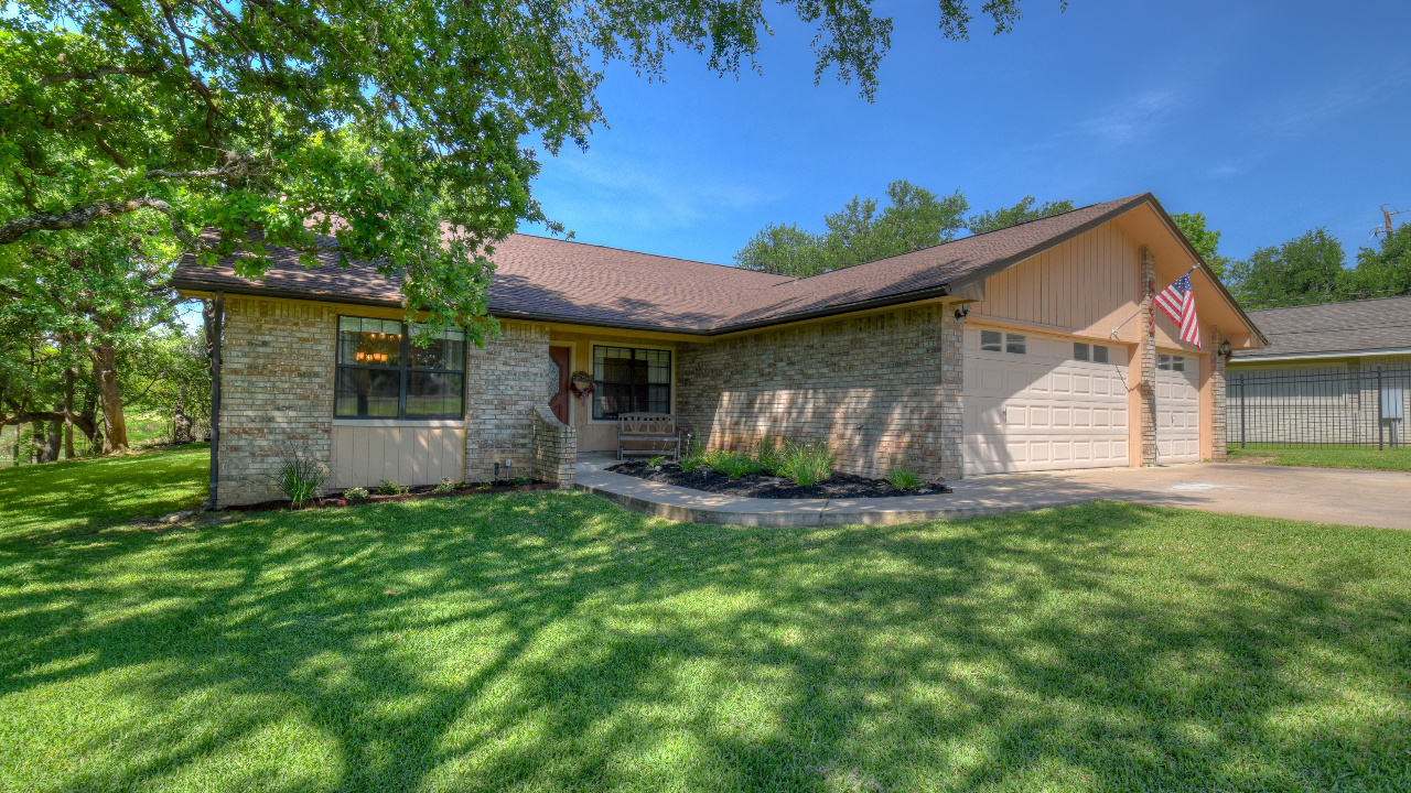 542 Pecan Creek Drive, Horseshoe Bay, TX, 78657 Scene 1