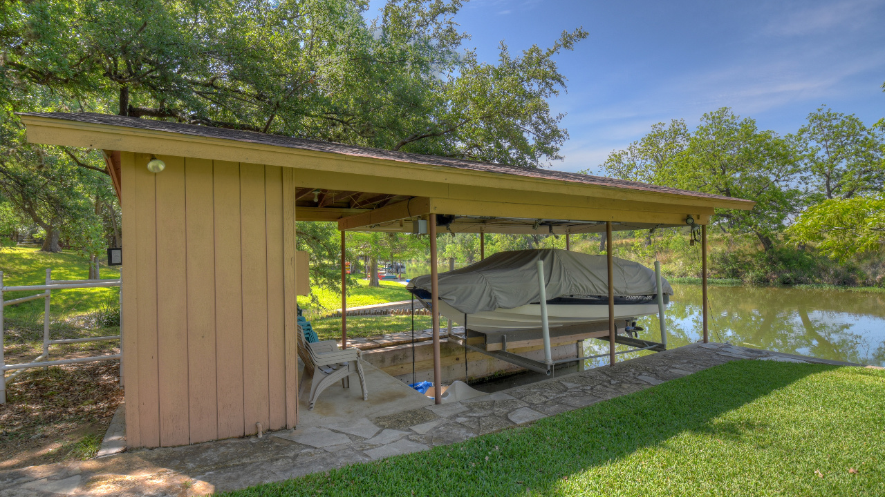 542 Pecan Creek Drive, Horseshoe Bay, TX, 78657 Scene 4