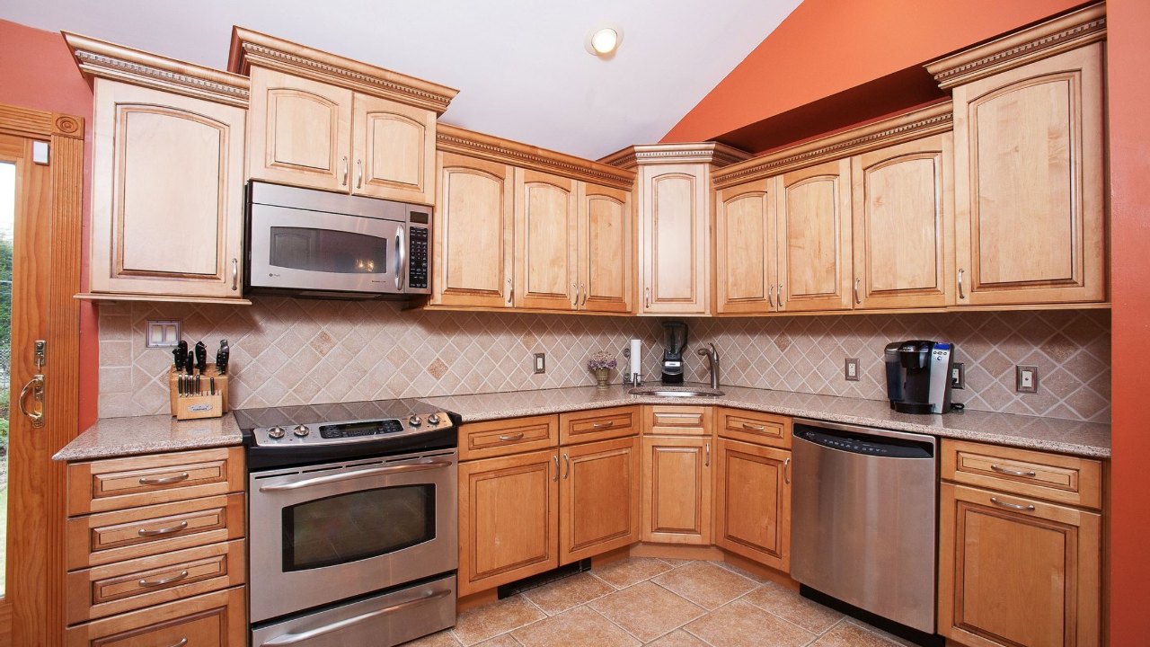 10 Pinetree Drive, Farmingdale, NY, 11735 Scene 4