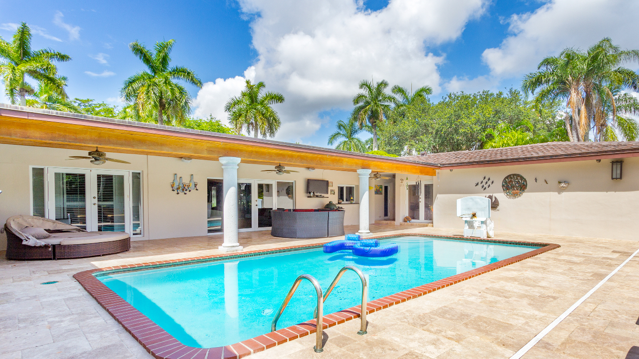 15741-Turnberry-Dr-07