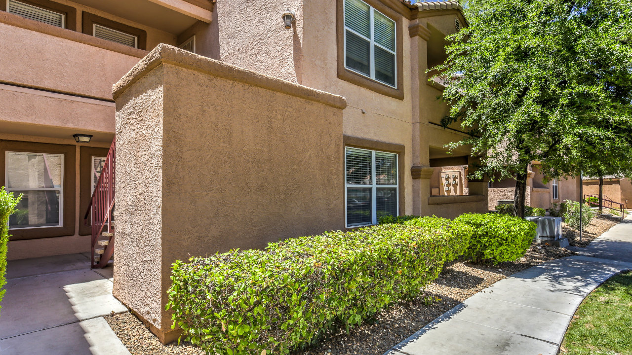 Exterior Front Entry