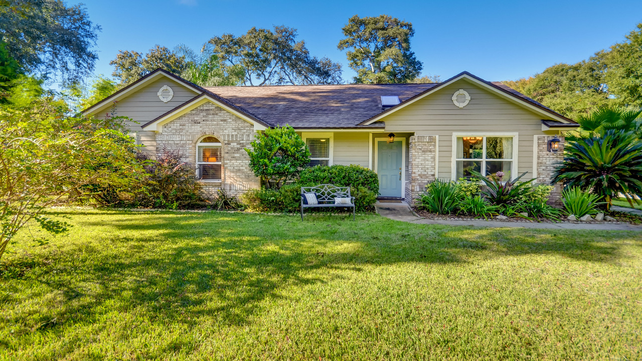 Welcome to 2497 Captain Hook Dr!