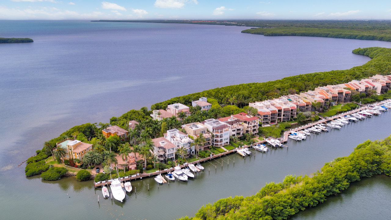 5839-Paradise-Point-Dr-01