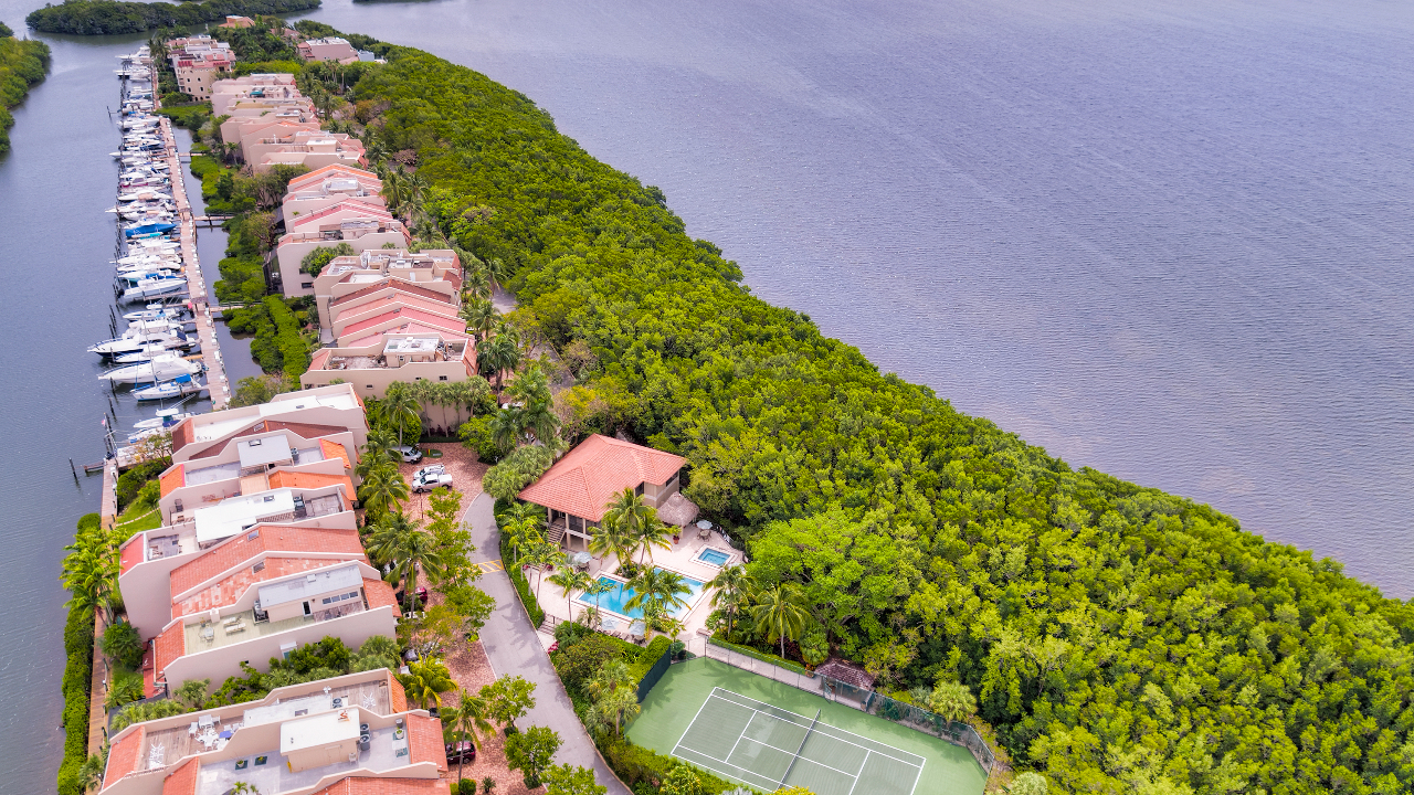 5839-Paradise-Point-Dr-06