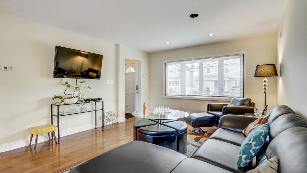 125 Garfield St, Freeport, NY, 11520 Scene 3