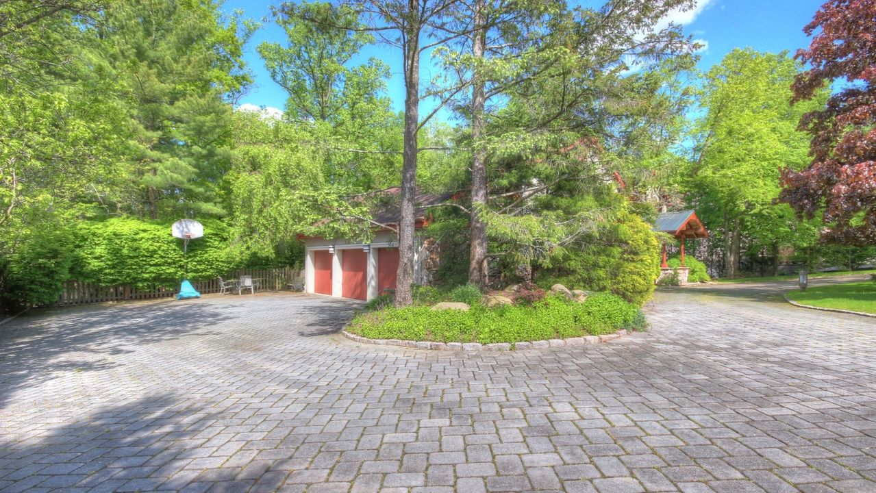 ~ Custom Built Hidden Gem ~