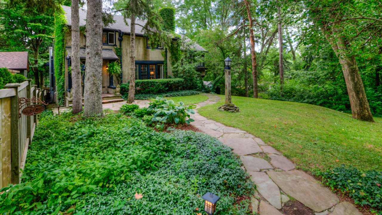 9 Vair Place, Cambridge, ON, N1S 3A2 Scene 2