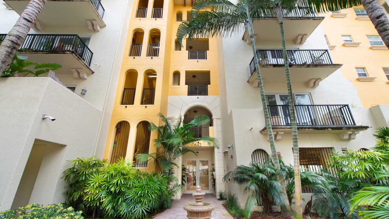 642-Valencia-Ave-#306-02