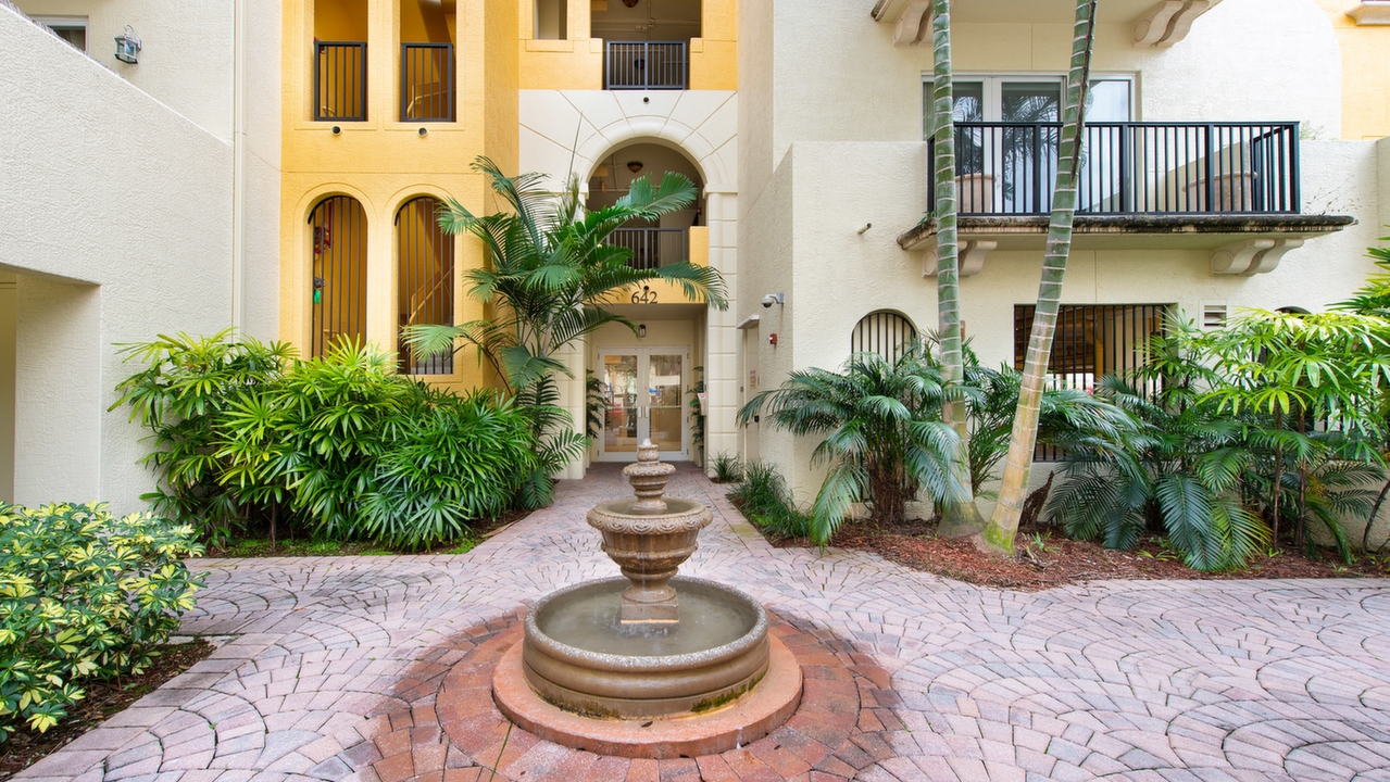 642-Valencia-Ave-#306-03