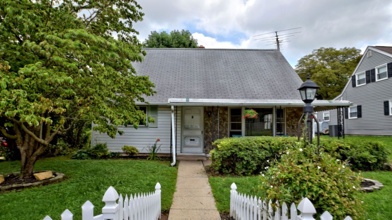 303 Chestnut Dr, Phoenixville, PA, 19460 Scene 1