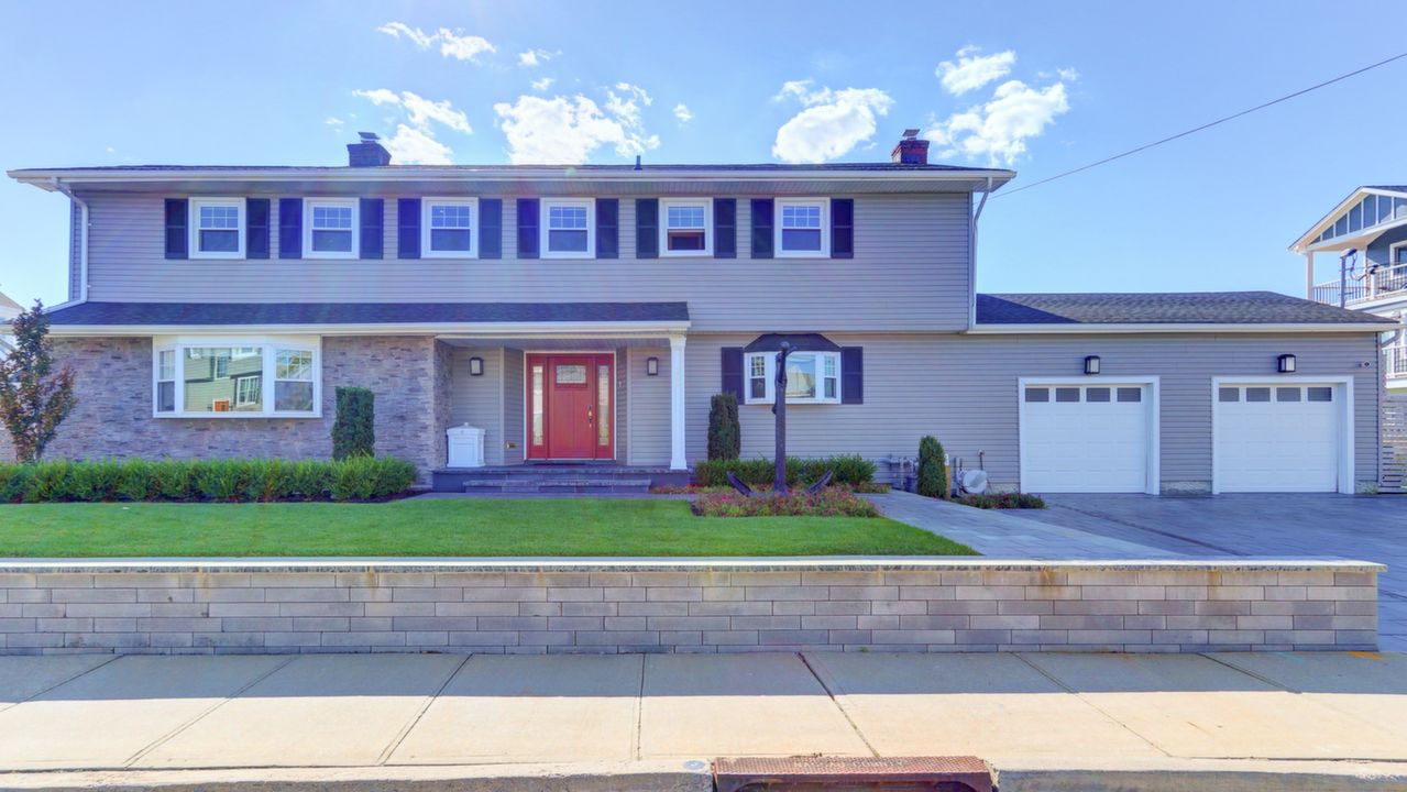 230 S Meister Blvd, Freeport, NY, 11520 Scene 1