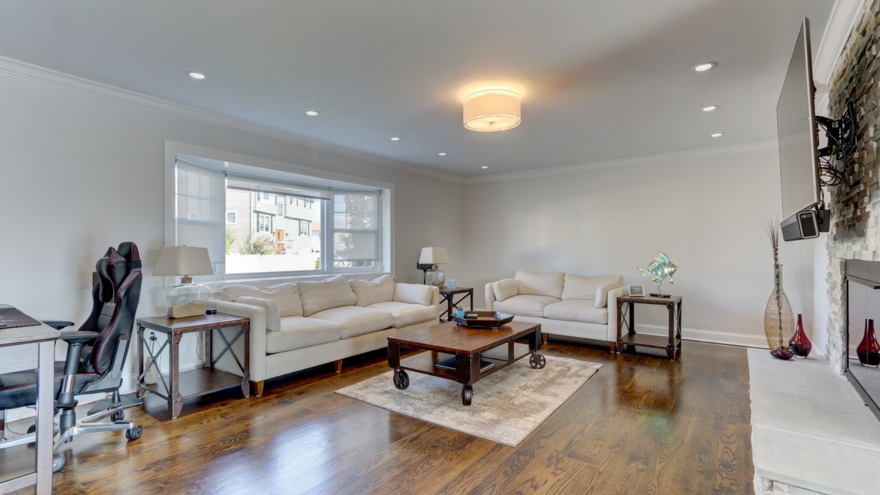 230 S Meister Blvd, Freeport, NY, 11520 Scene 4