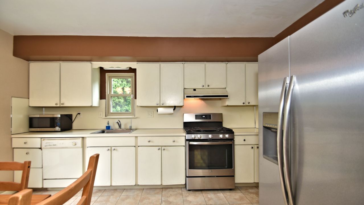 228 N Bethlehem Pike, Ambler, PA, 19002 Scene 4