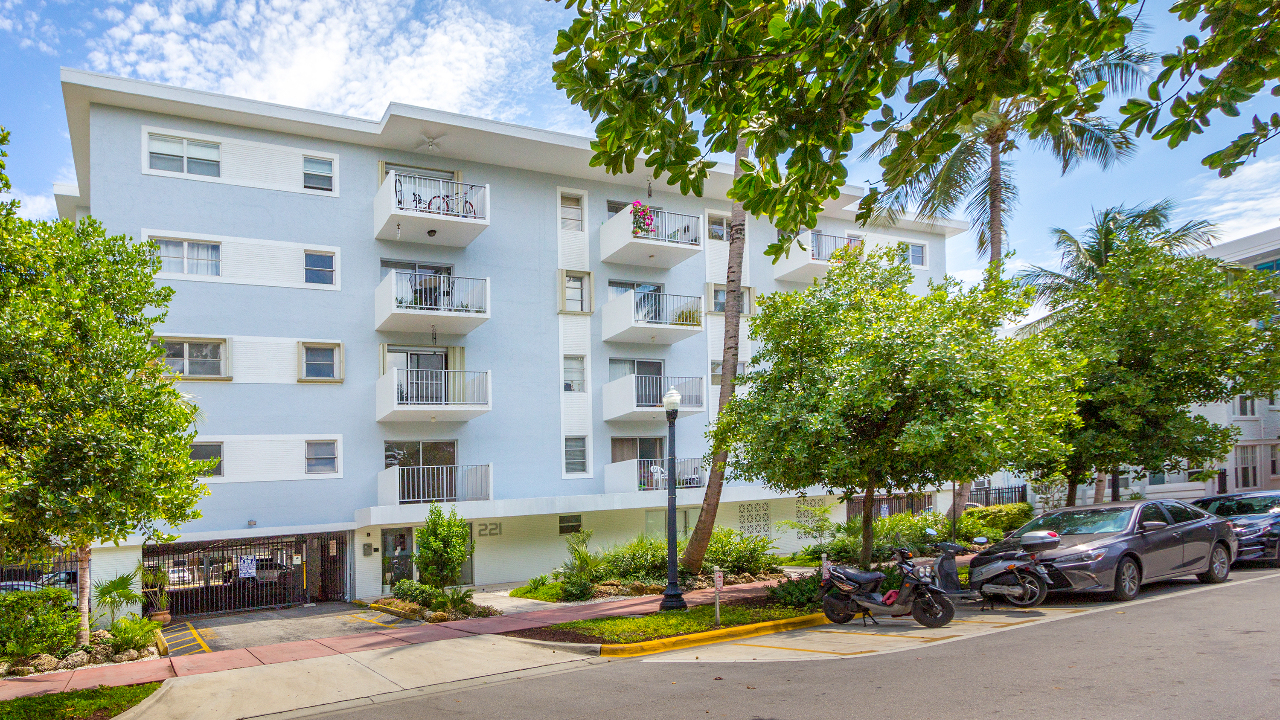 221-Meridian-Ave-#205-01