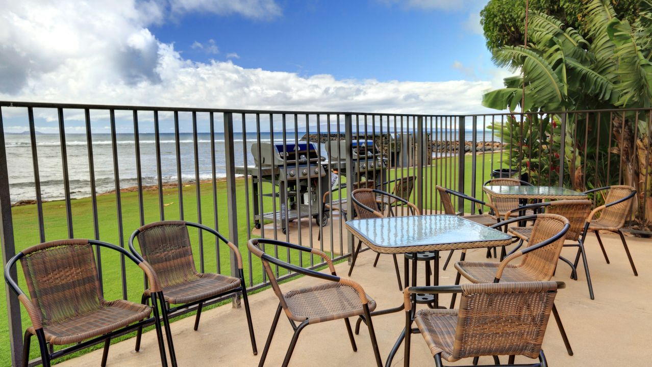 Oceanside Dining Area