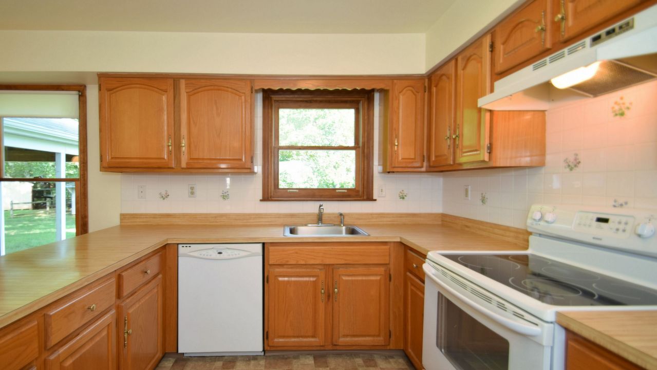 1025 Surrey Ln, Warrington, PA, 18976 Scene 3