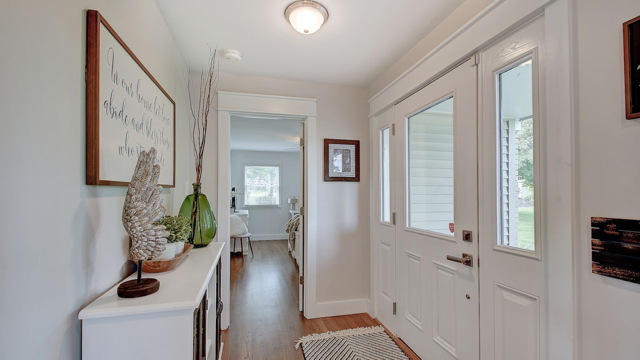 DSC_4146And8moreInterior01