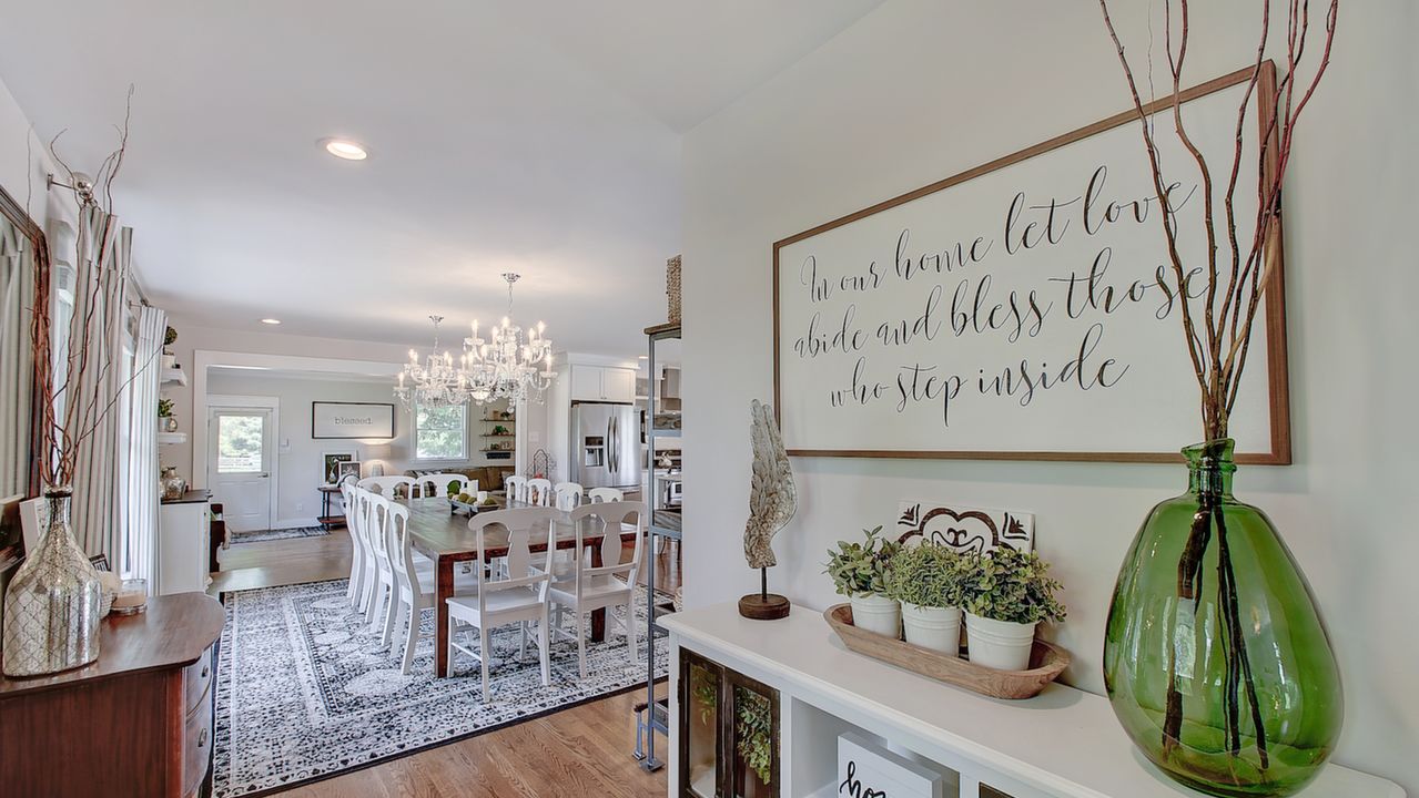 DSC_4209And8moreInterior01