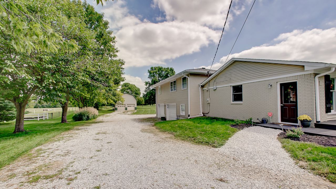 DSC_4426And8moreInterior01