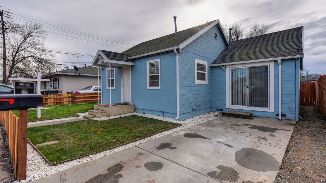 886 Edgewood Ave., Sacramento, CA, 95815 Scene 3