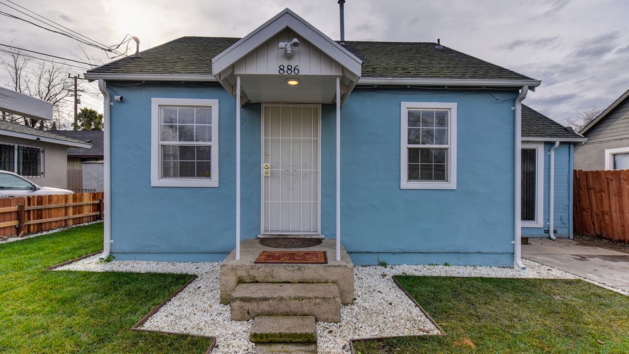 886 Edgewood Ave., Sacramento, CA, 95815 Scene 2