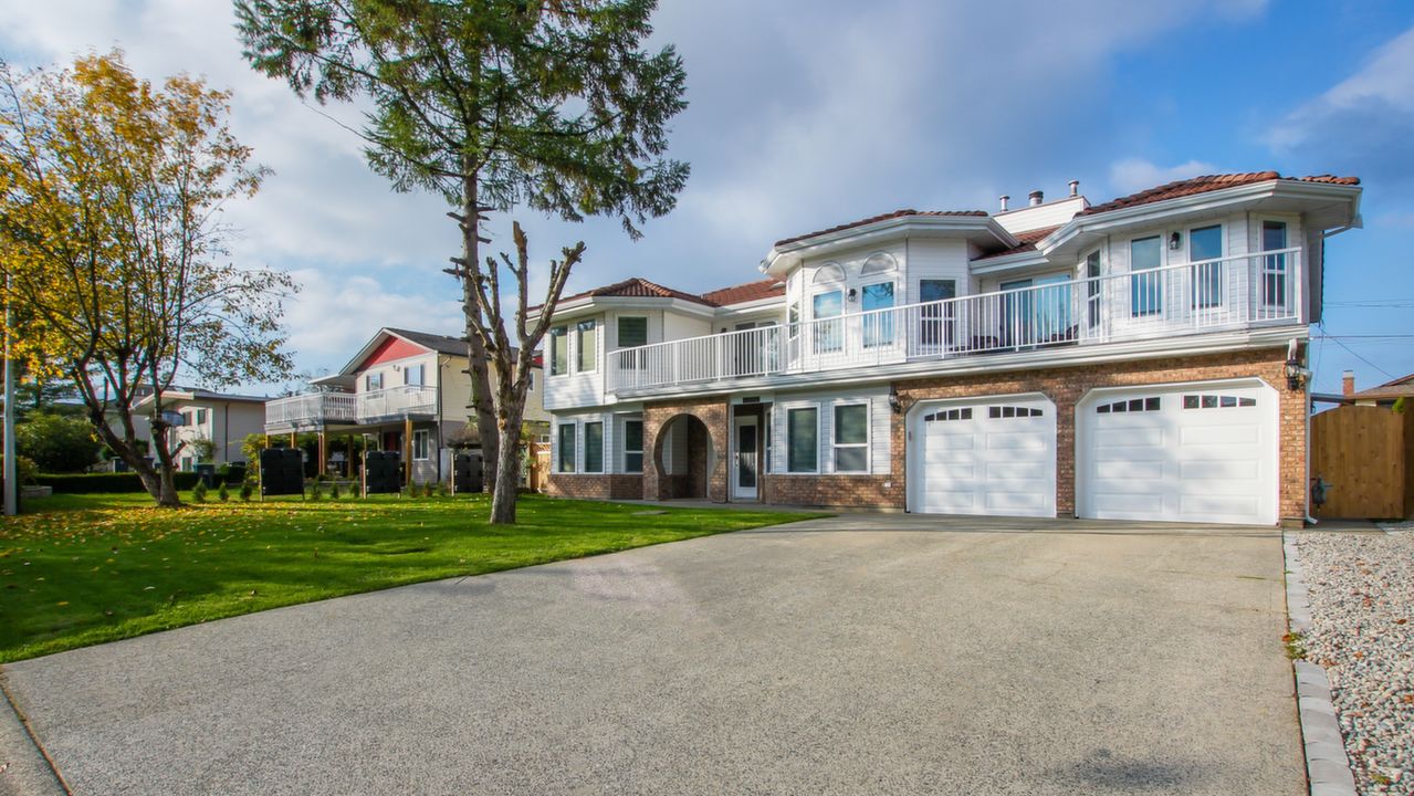 15139 95A Avenue, Surrey, BC, V3R 1E6 Scene 1