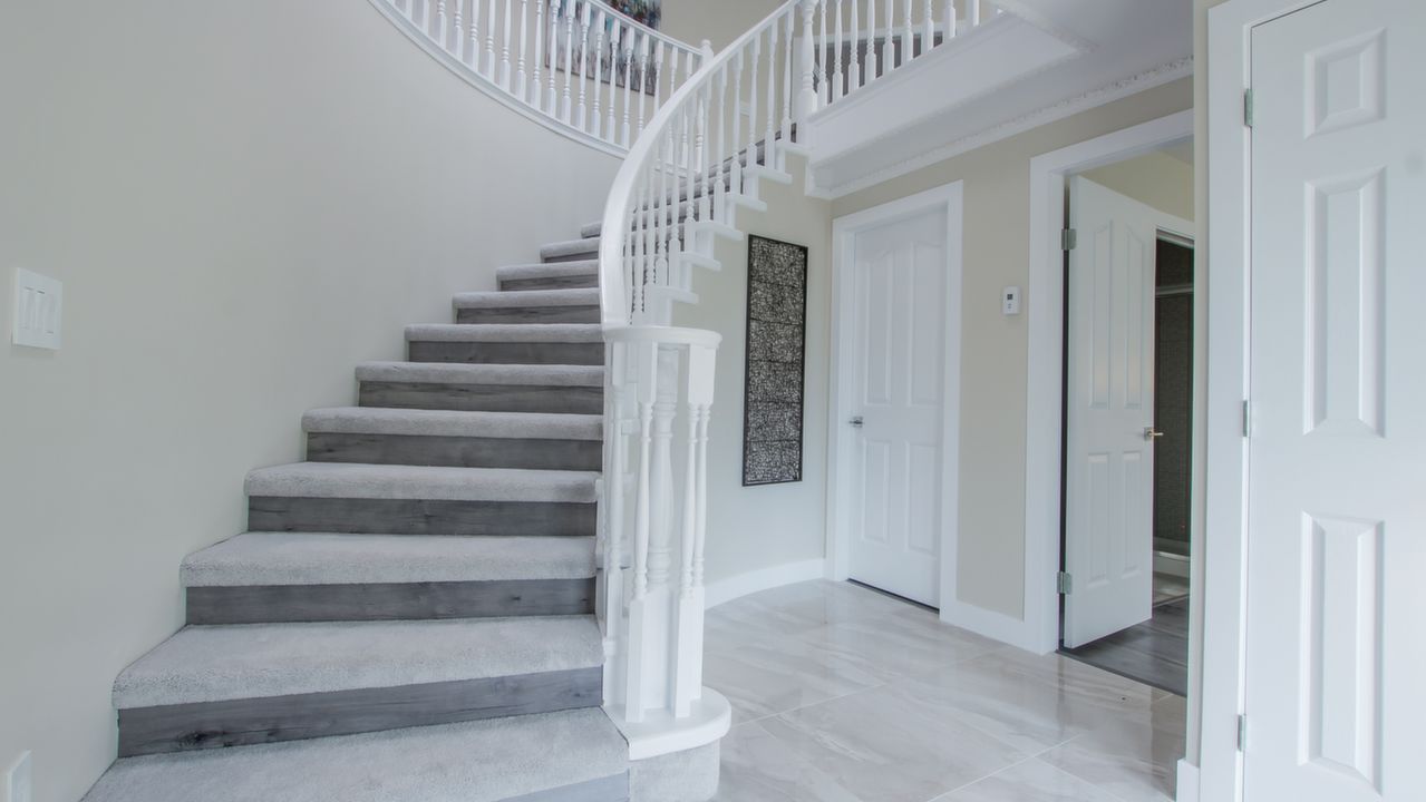 15139 95A Avenue, Surrey, BC, V3R 1E6 Scene 2