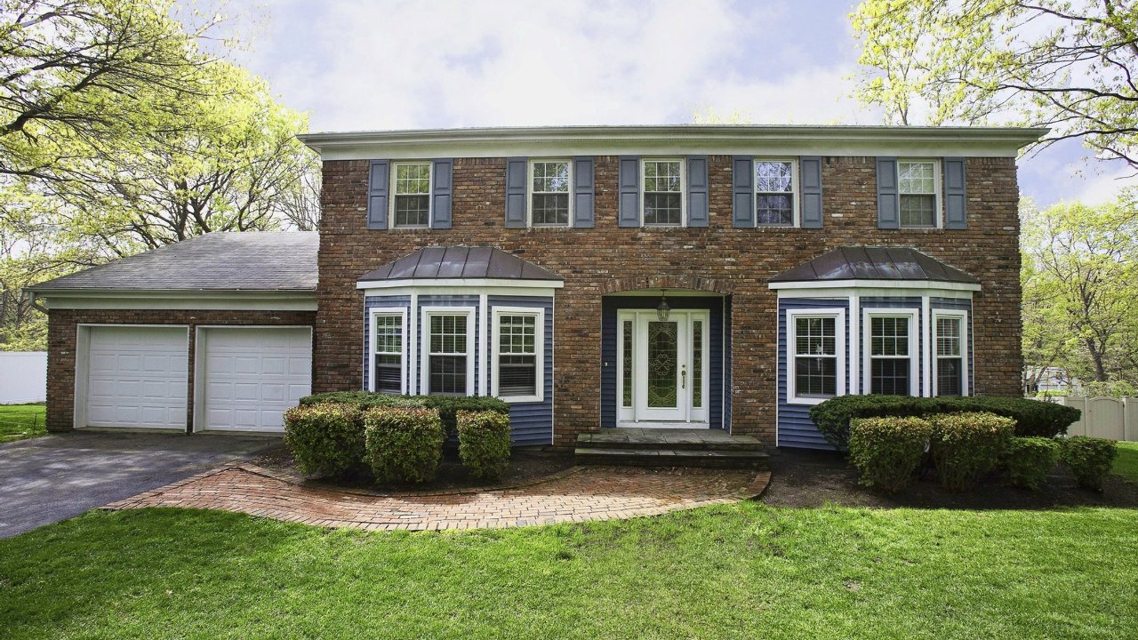 24 White Spruce Circle, Commack, NY, 11725 Scene 1