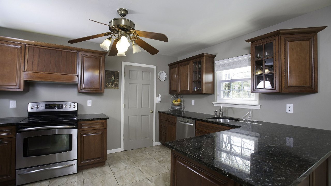 24 White Spruce Circle, Commack, NY, 11725 Scene 4