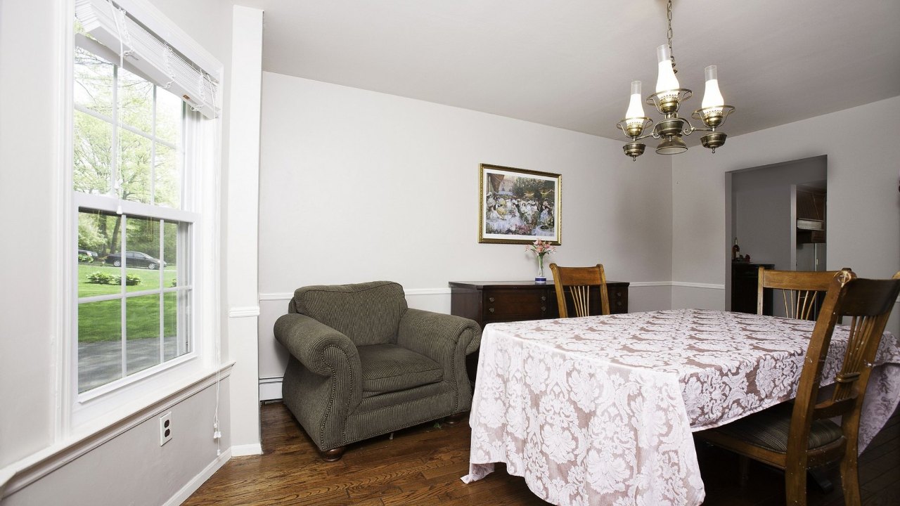 24 White Spruce Circle, Commack, NY, 11725 Scene 3