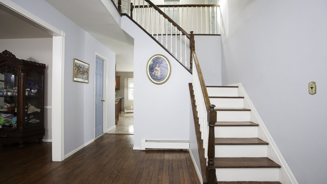 24 White Spruce Circle, Commack, NY, 11725 Scene 2