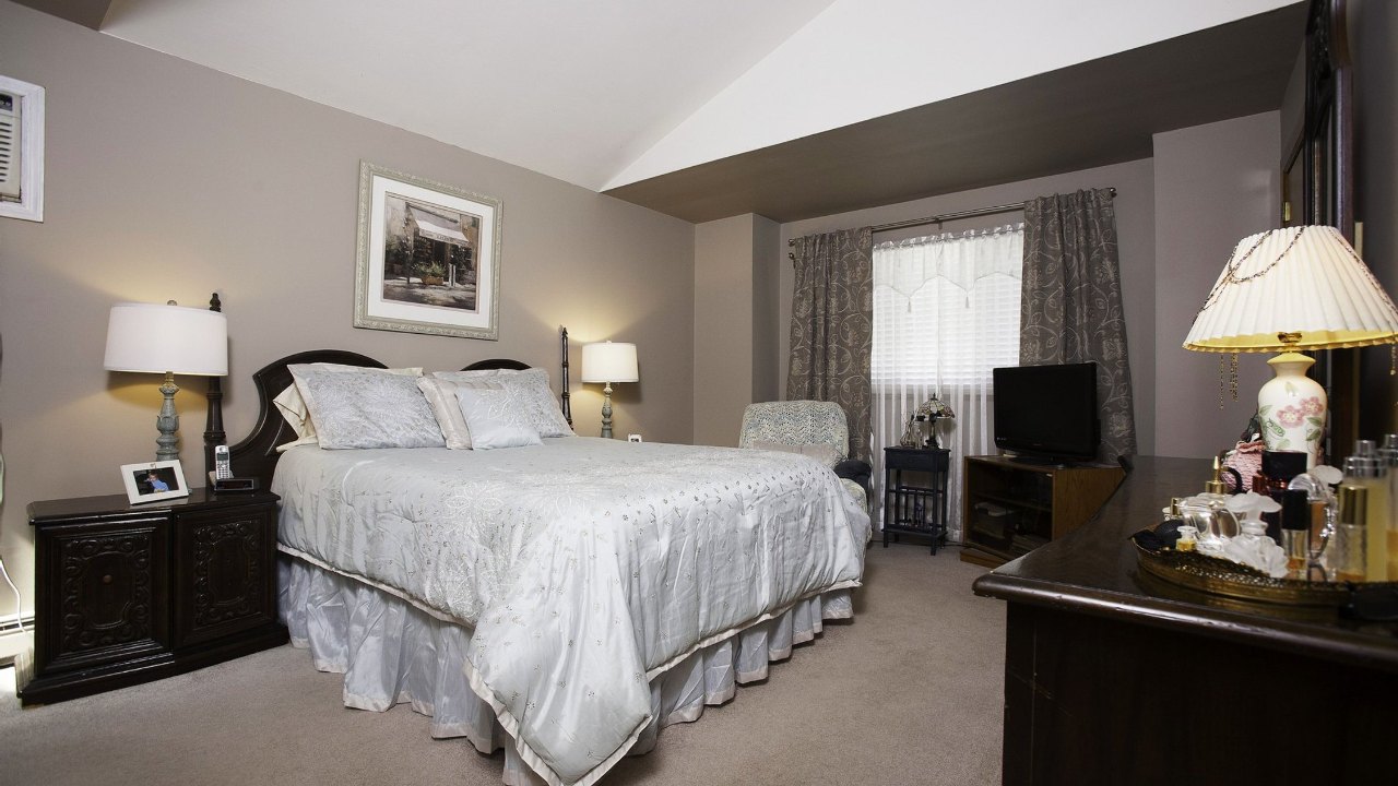 696 Miller Avenue, Freeport, NY, 11520 Scene 4