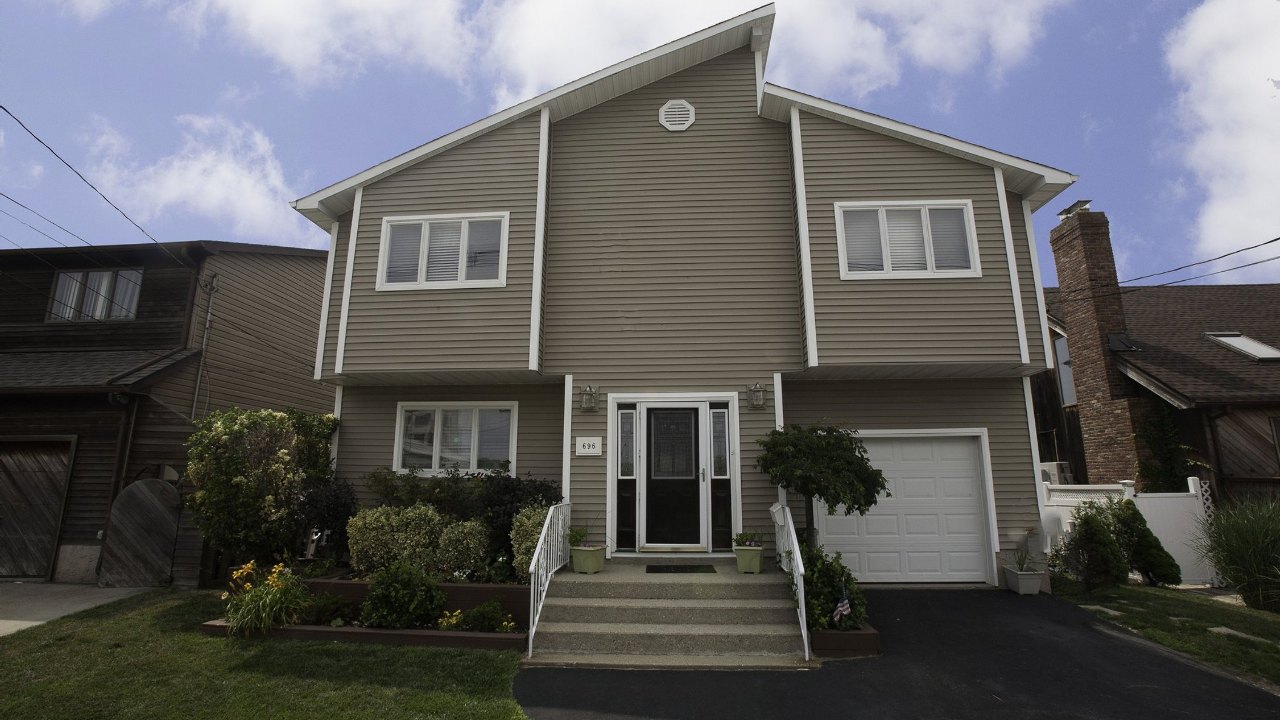 696 Miller Avenue, Freeport, NY, 11520 Scene 1