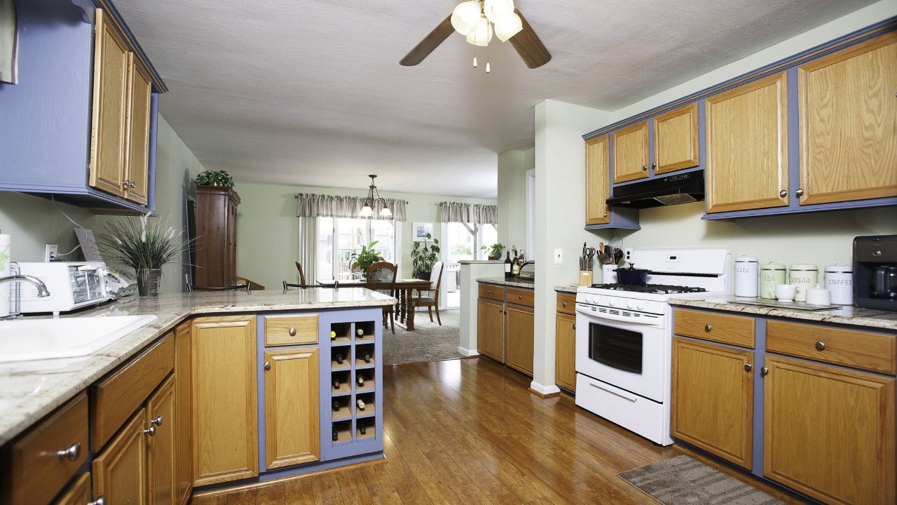 696 Miller Avenue, Freeport, NY, 11520 Scene 3