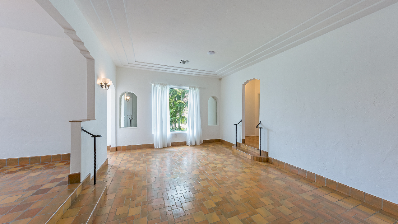 1082-NE-89th-St-02
