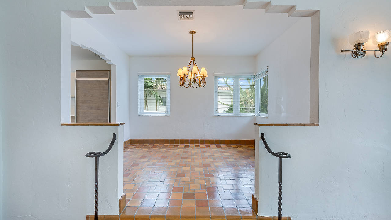 1082-NE-89th-St-04